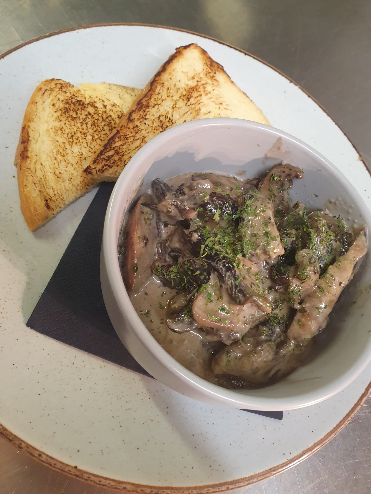 GARLIC MUSHROOMS